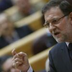 Mariano Rajoy interviene durante la sesión de control al Gobierno celebrada hoy por el pleno del Senado .