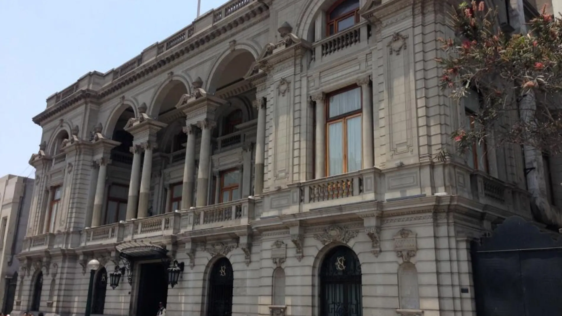 Imagen de la sede del Club Nacional de Lima