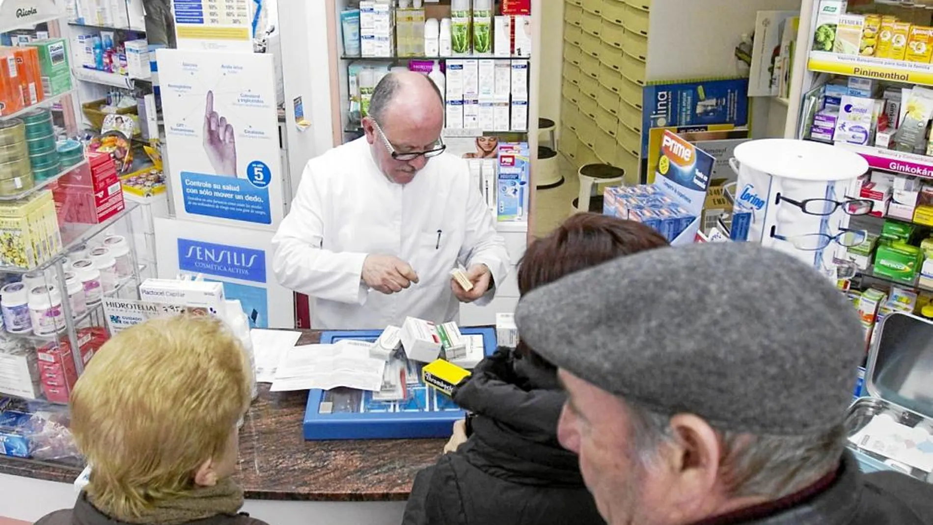 El euro por receta dejó de cobrarse en las farmacias a las 23.00 horas de ayer