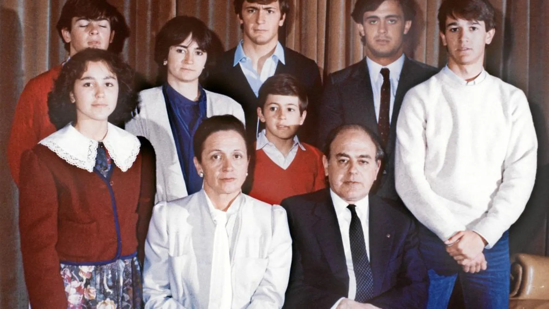 Foto de familia del ex president Jordi Pujol y Marta Ferrusola y sus hijos: Mireia, Oriol, Marta, Josep, Jordi, Pere y Oleguer