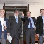 El presidente Herrera, Santiago Aparicio, Agustín Prieto y Ángel Hernández antes de explicar los acuerdos