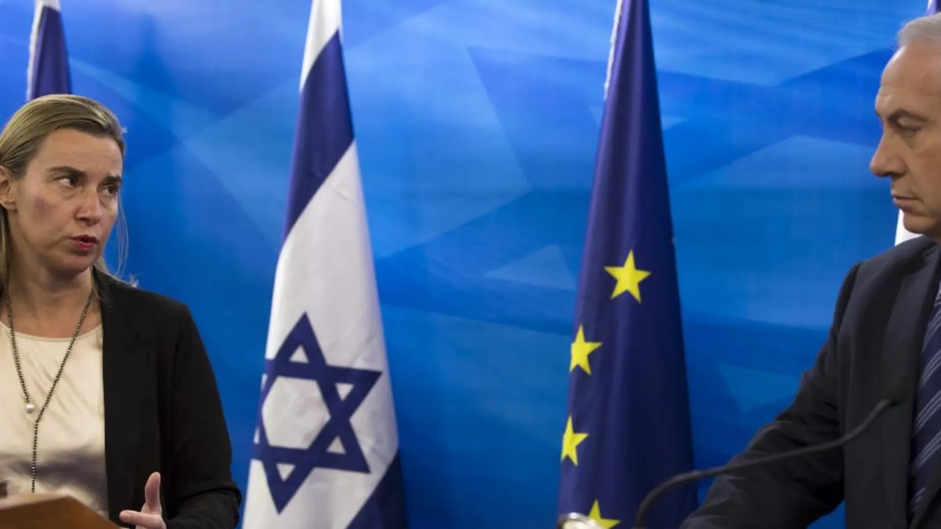 La alta representante de Política Exterior y Seguridad de la UE, Federica Mogherini y el primer ministro israelí, Benjamin Netanyahu