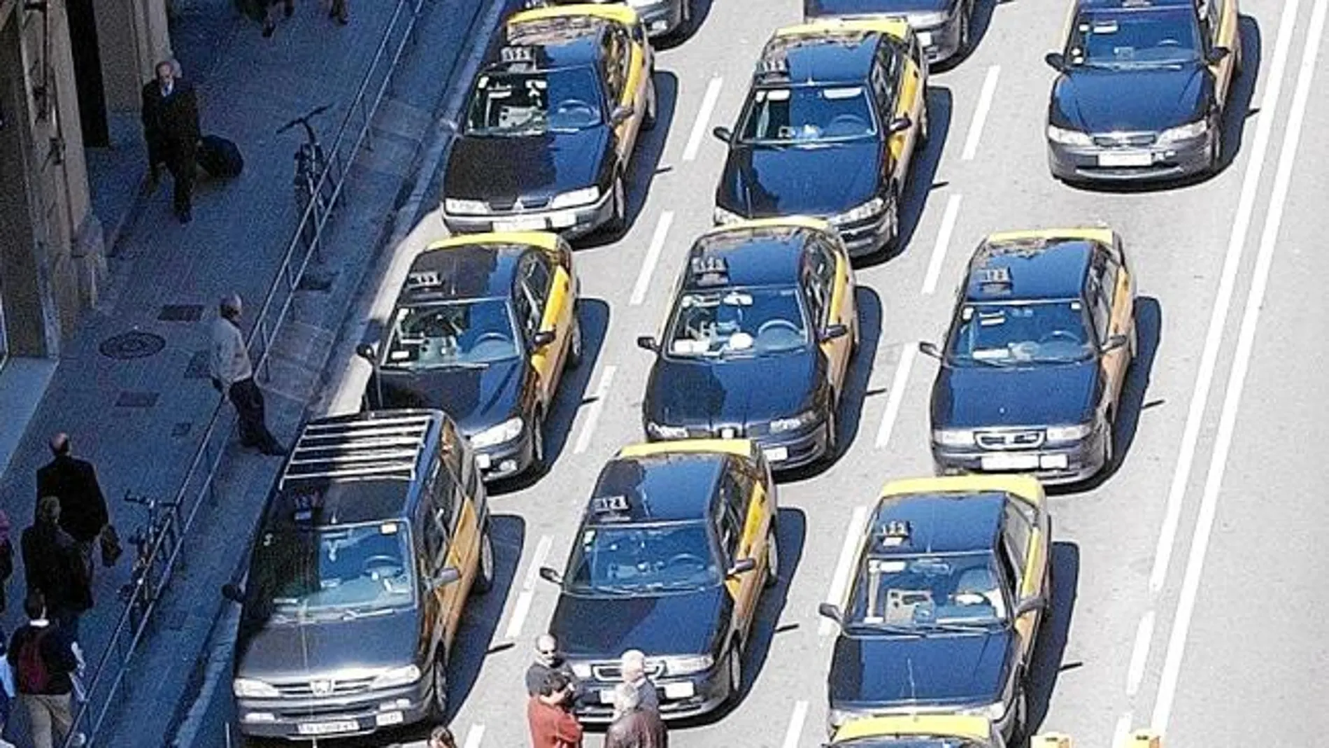 Los taxistas reclaman «una mayor campaña de información» para que los barceloneses conozcan las nuevas tarifas