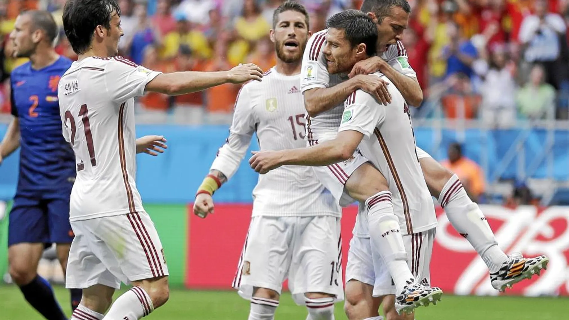 Jordi Alba, Xabi Alonso, Silva y Sergio Ramos celebran el gol de la Selección ante Holanda