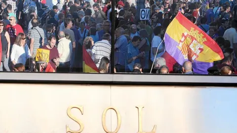 Cientos de personas se manifestaron ayer por toda España en favor de la República
