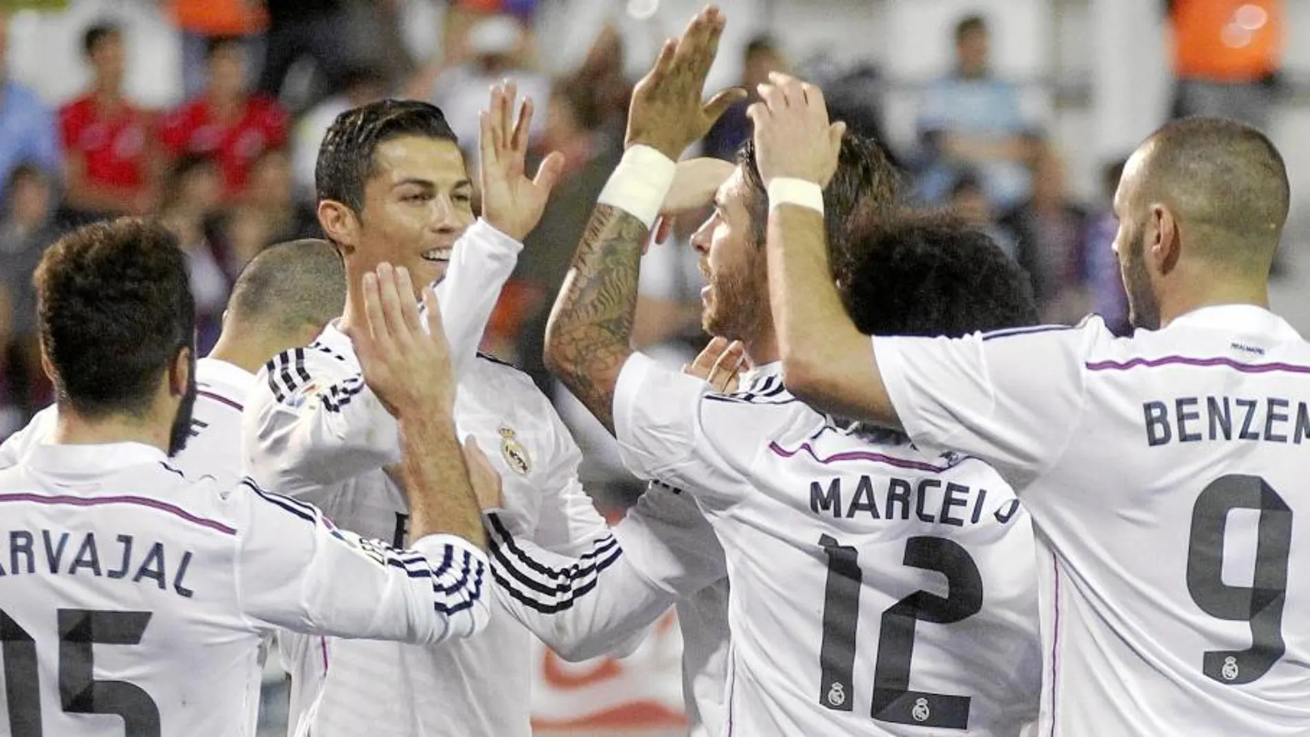 Ronaldo celebra con Carvajal, Ramos, Marcelo y Benzema uno de sus dos tantos de ayer