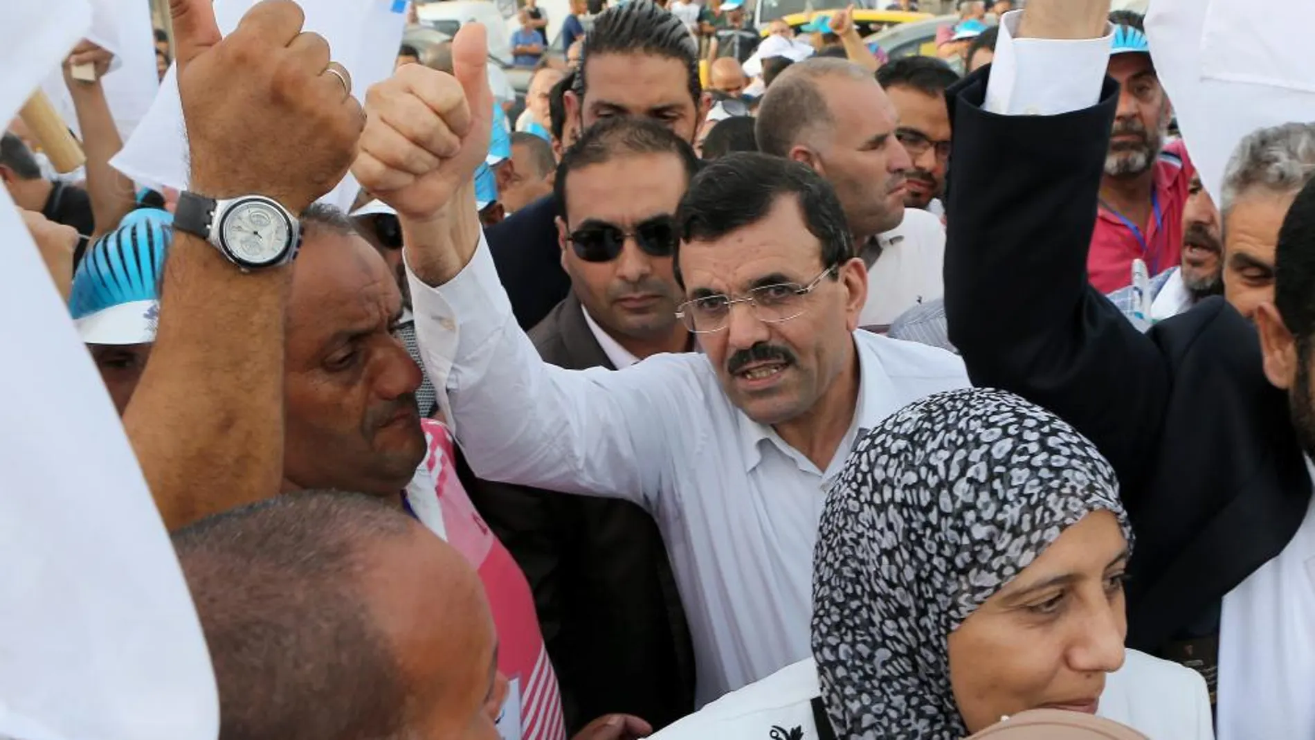 El secretario general del partido islamista Ennahda Ali Larayedh durante un acto electoral en Túnez.