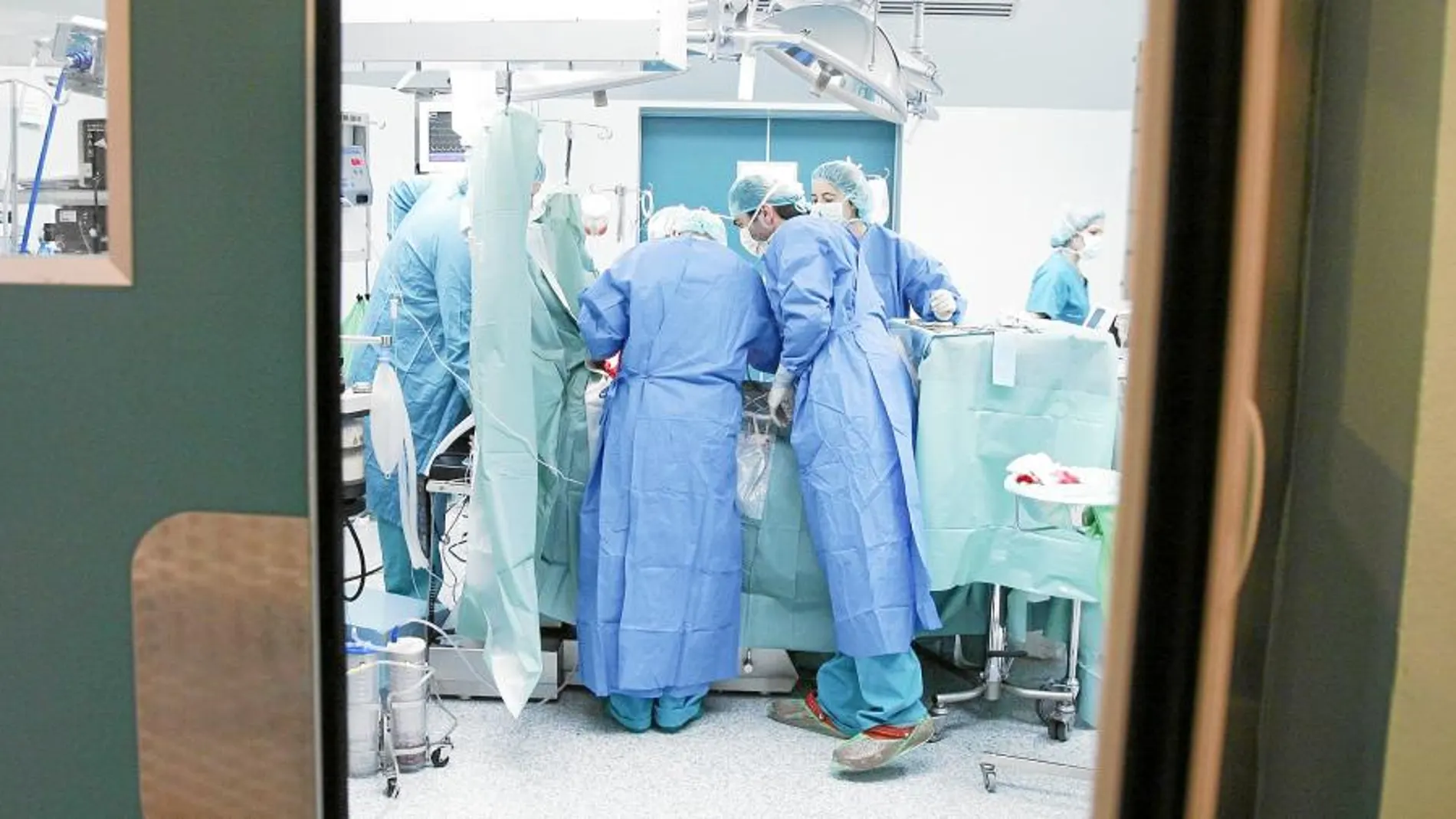 Intervención quirúrgica de corazón en el Clínico Universitario de Valladolid, uno de los hospitales donde más operaciones se llevan a cabo
