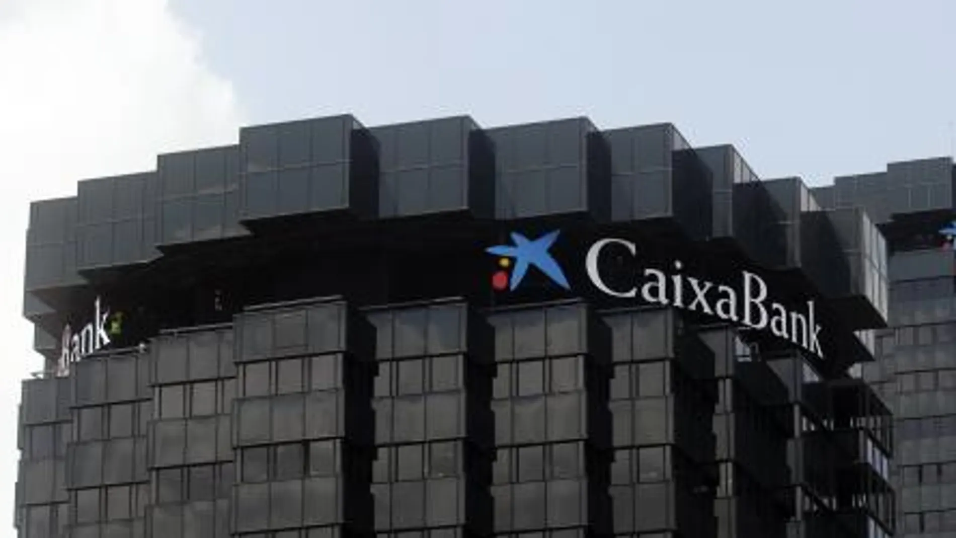 Caixabank compra el negocio de Barclays en España por 800 millones de euros