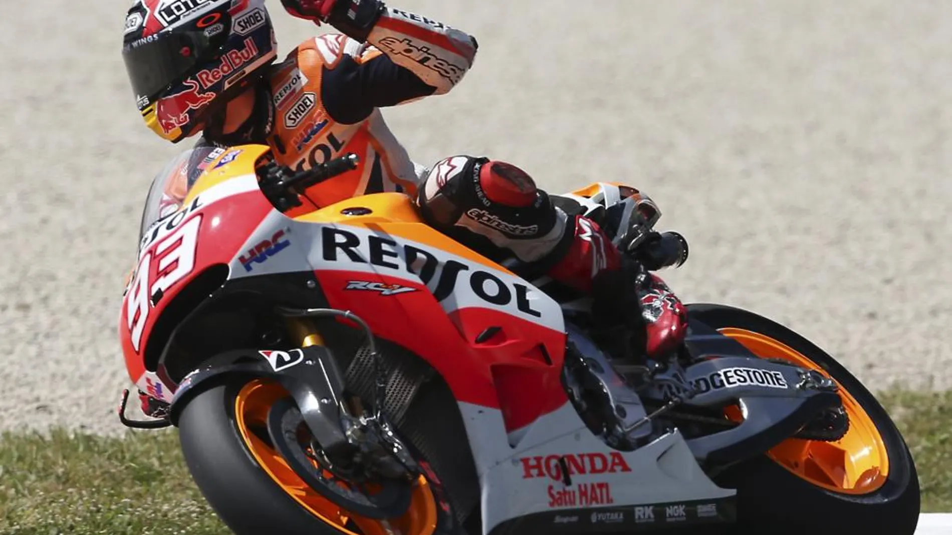 Marc Márquez llegó primero a final de recta.