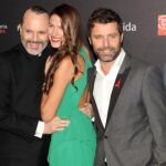 Miguel Bosé y la pareja formada por la modelo Laura Sánchez y el cantante David Ascanio