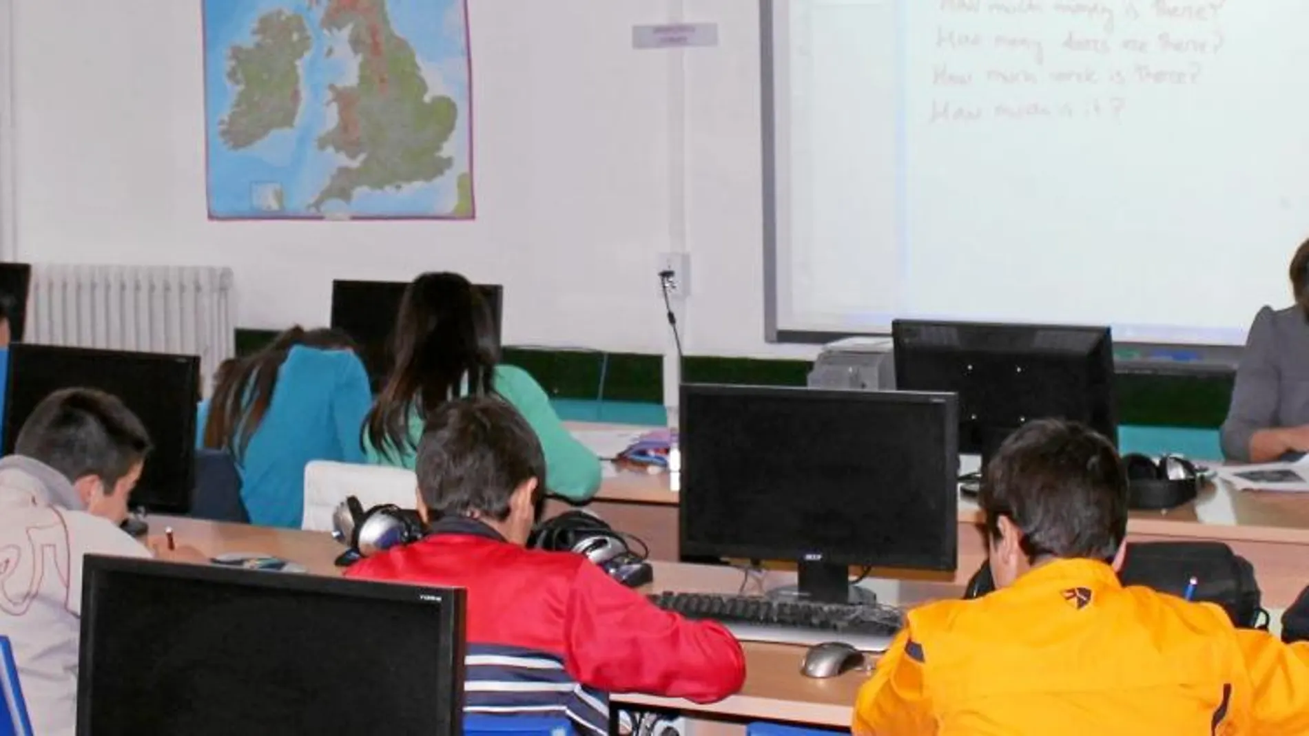 Refuerzo escolar en una treintena de colegios para alumnos con peor nota