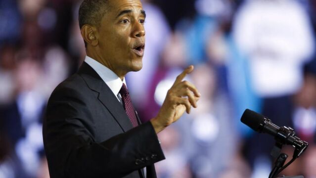 Barack Obama, toma la palabra durante su intervención en un acto electoral en el Murray Center de Rhode Island.