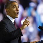 Barack Obama, toma la palabra durante su intervención en un acto electoral en el Murray Center de Rhode Island.