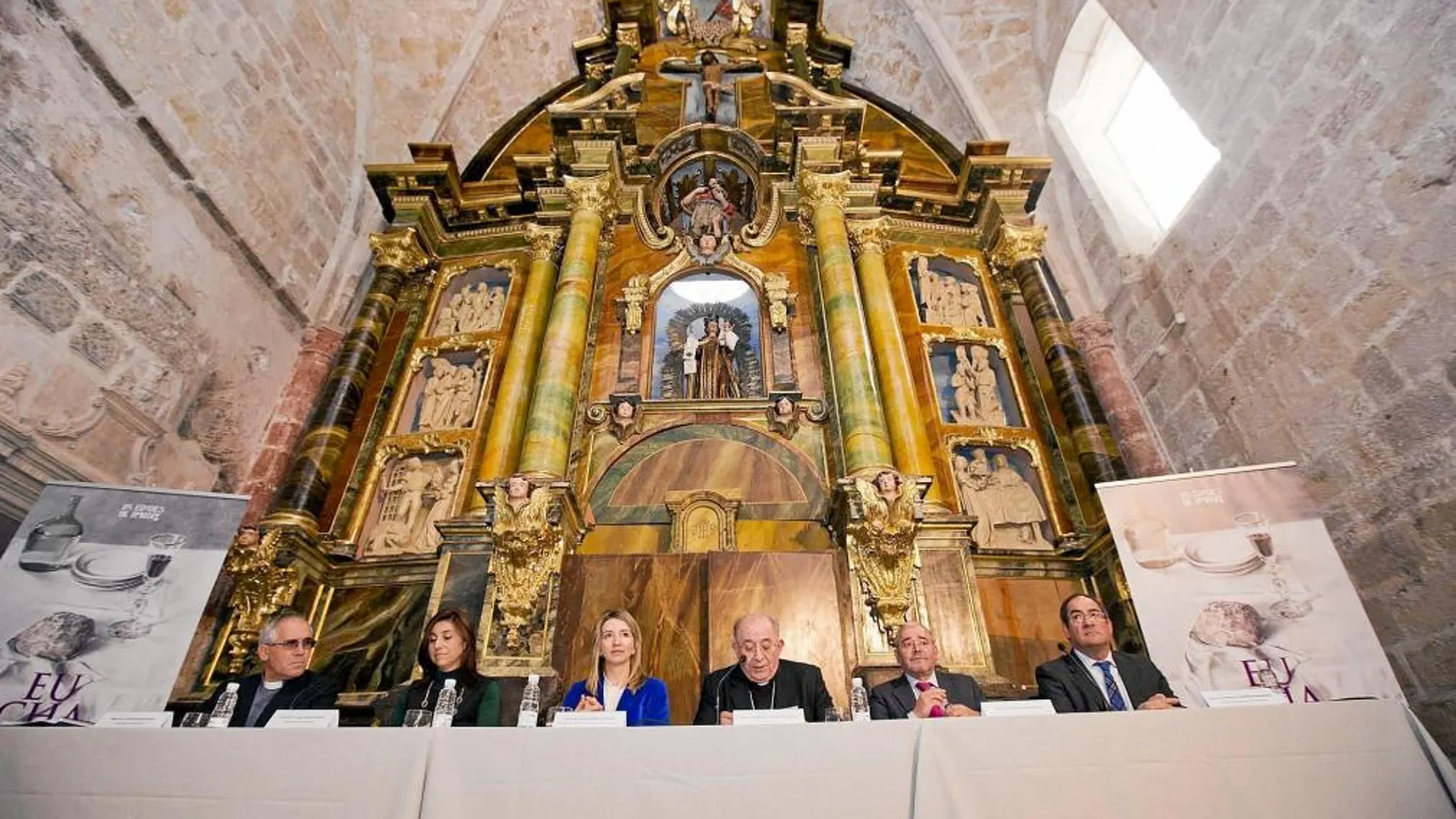 Alicia García, el obispo de Burgos, Francisco Gil y la alcaldesa de Aranda, Raquel González, entre otras autoridades