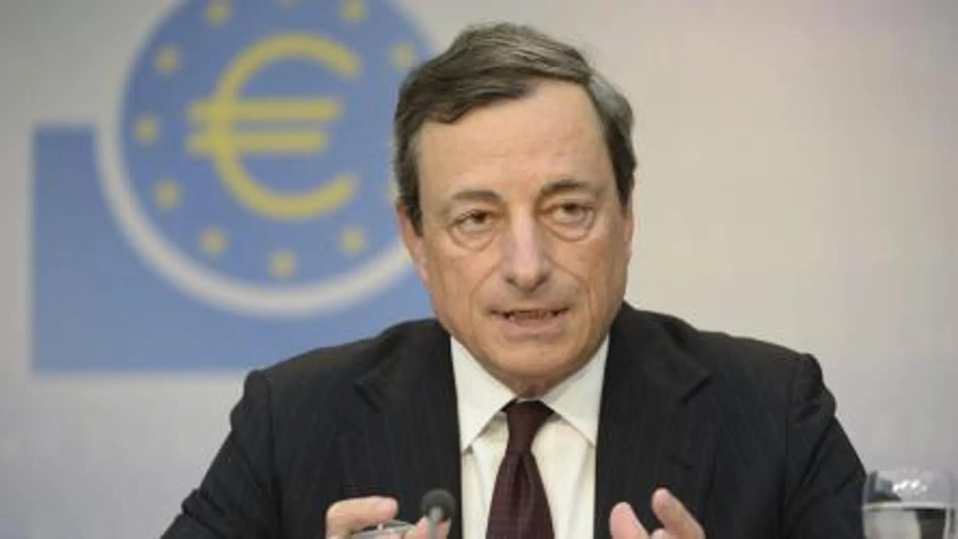 Mario Draghi comparece en una rueda de prensa ofrecida en Fráncfort, 2013