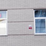 Ventanas de la academia de música donde el detenido cometía presuntamente las agresiones