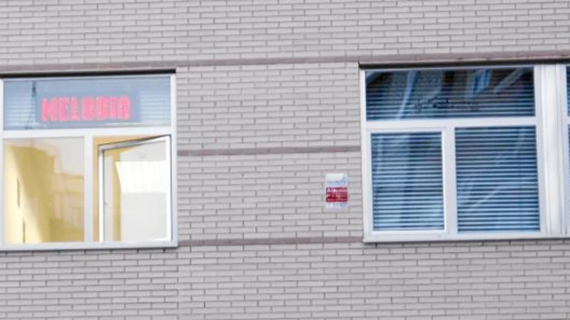Ventanas de la academia de música donde el detenido cometía presuntamente las agresiones