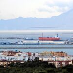 La «gasolinera flotante» denominada «Vemaspirit», atracada en Gibraltar
