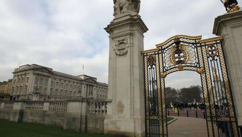Una de las fachadas exteriores del Palacio de Buckingham