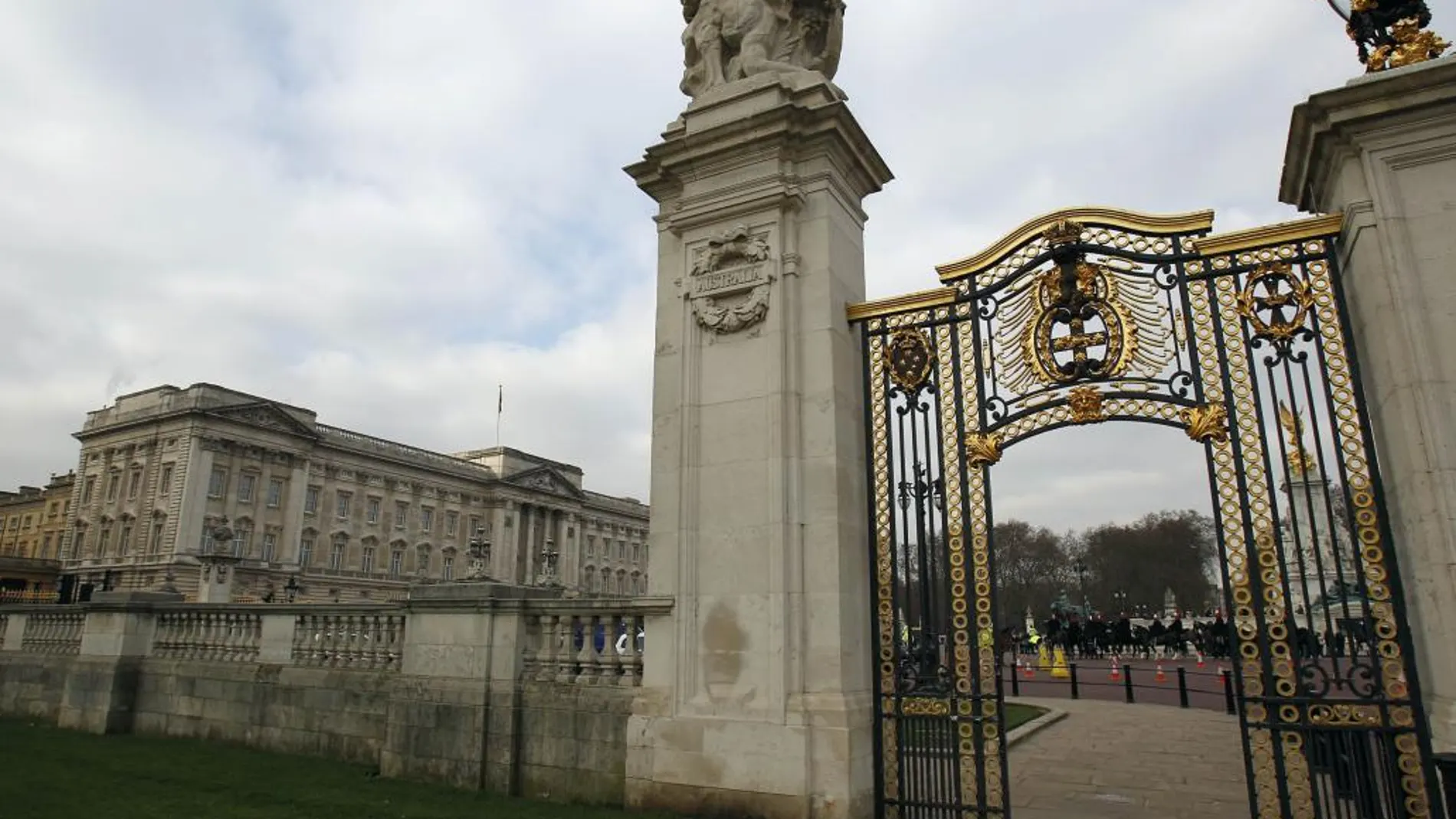 Una de las fachadas exteriores del Palacio de Buckingham