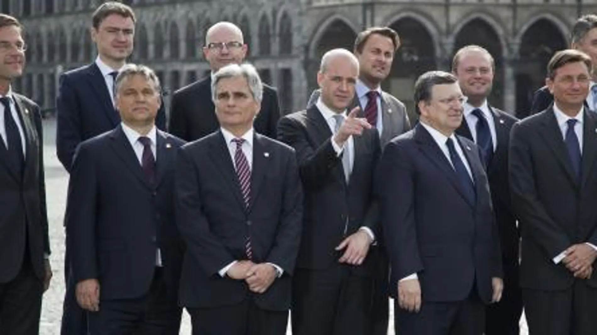 Presidentes y primeros ministros de los países miembros de la UE en la cumbre de Ypres.