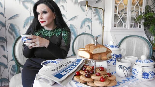 A Alaska se la puede ver en la serie «El Tea Party de Alaska y Mario»
