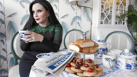 A Alaska se la puede ver en la serie «El Tea Party de Alaska y Mario»