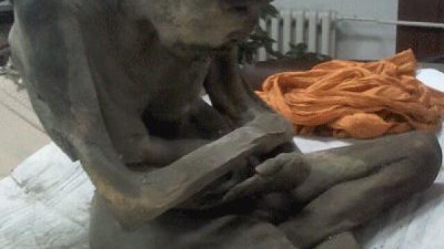 Un monje momificado lleva su meditación más allá de la muerte