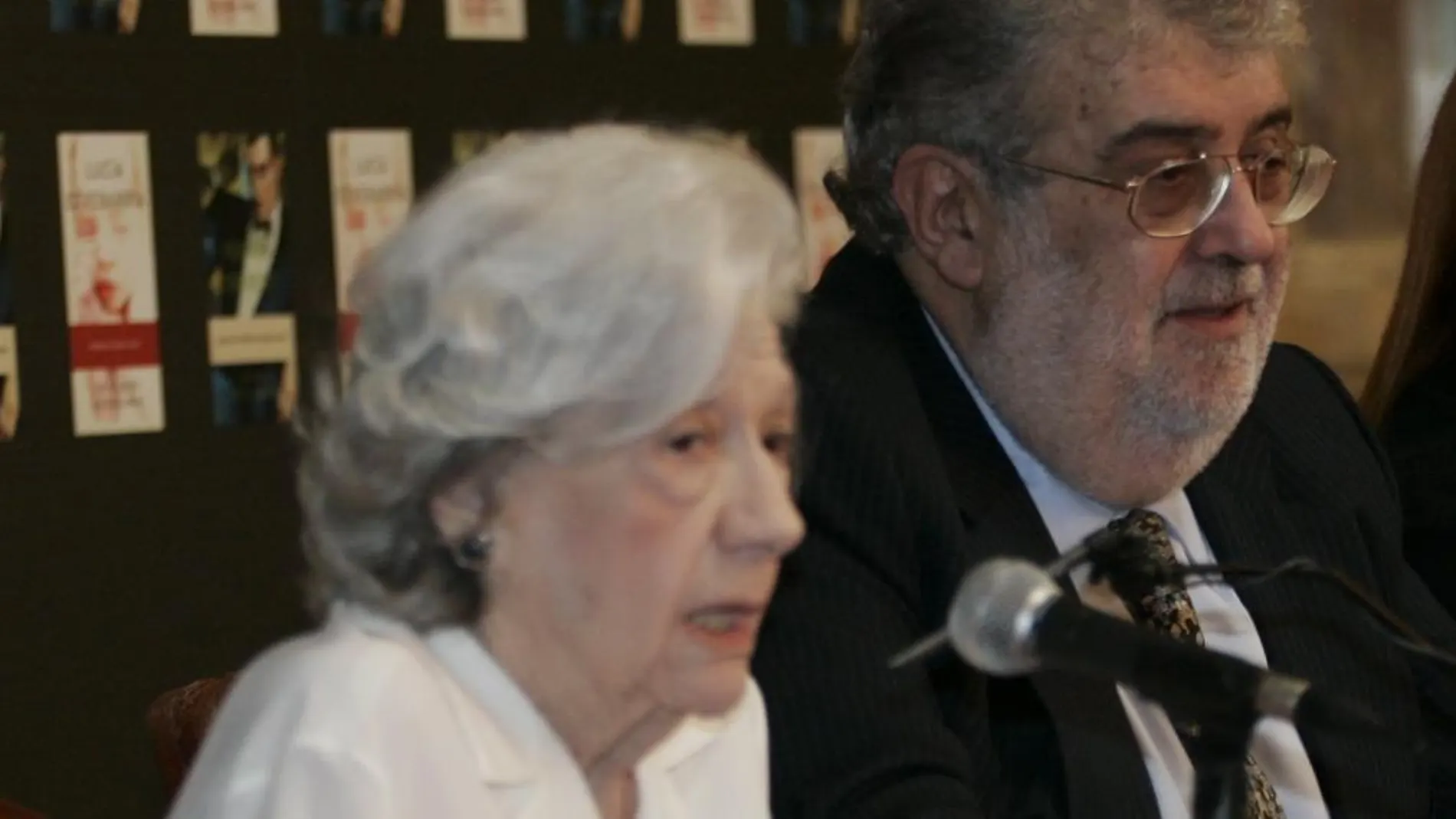 José Manuel Lara y Ana María Matute en una imagen de 2004