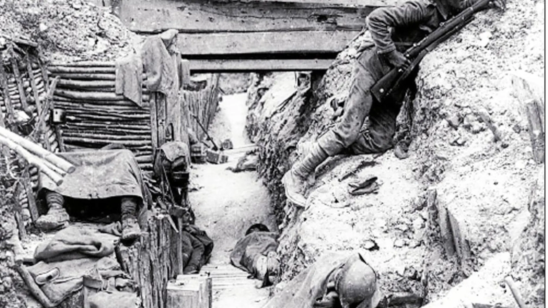 Tolkien hablaba del «universal hastío de esta guerra», como se ve en esta trinchera enemiga capturada en Ovillers, julio de 1916