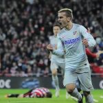 El delantero francés del Atlético de Madrid André Griezmann celebra tras marcar el cuarto gol ante el Athletic de Bilbao
