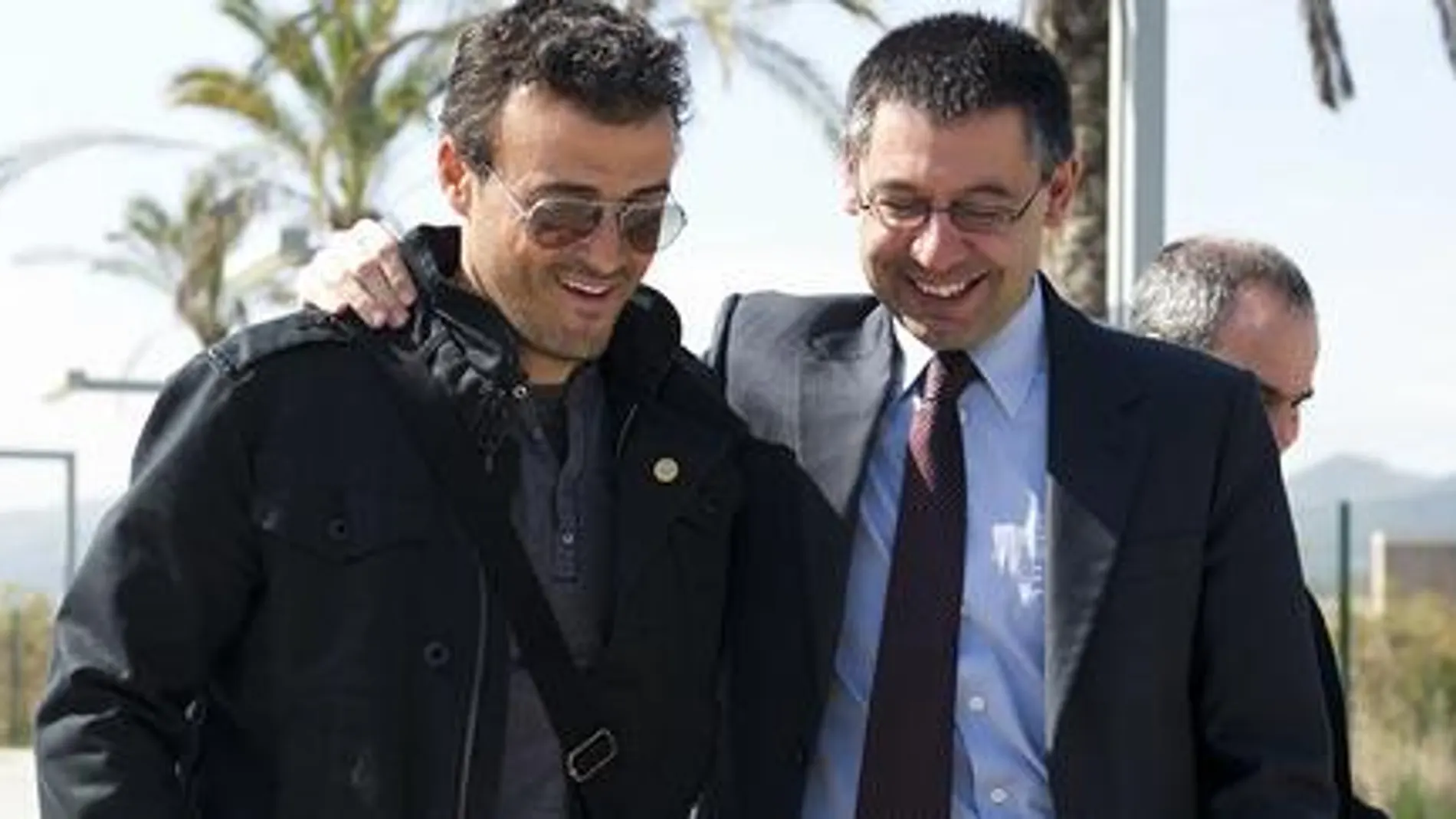 Luis Enrique, junto a Bartomeu.