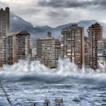 Montaje de Greenpeace de como se vería afectada la ciudad de Benidorm por la subida del nivel del mar en 2100.