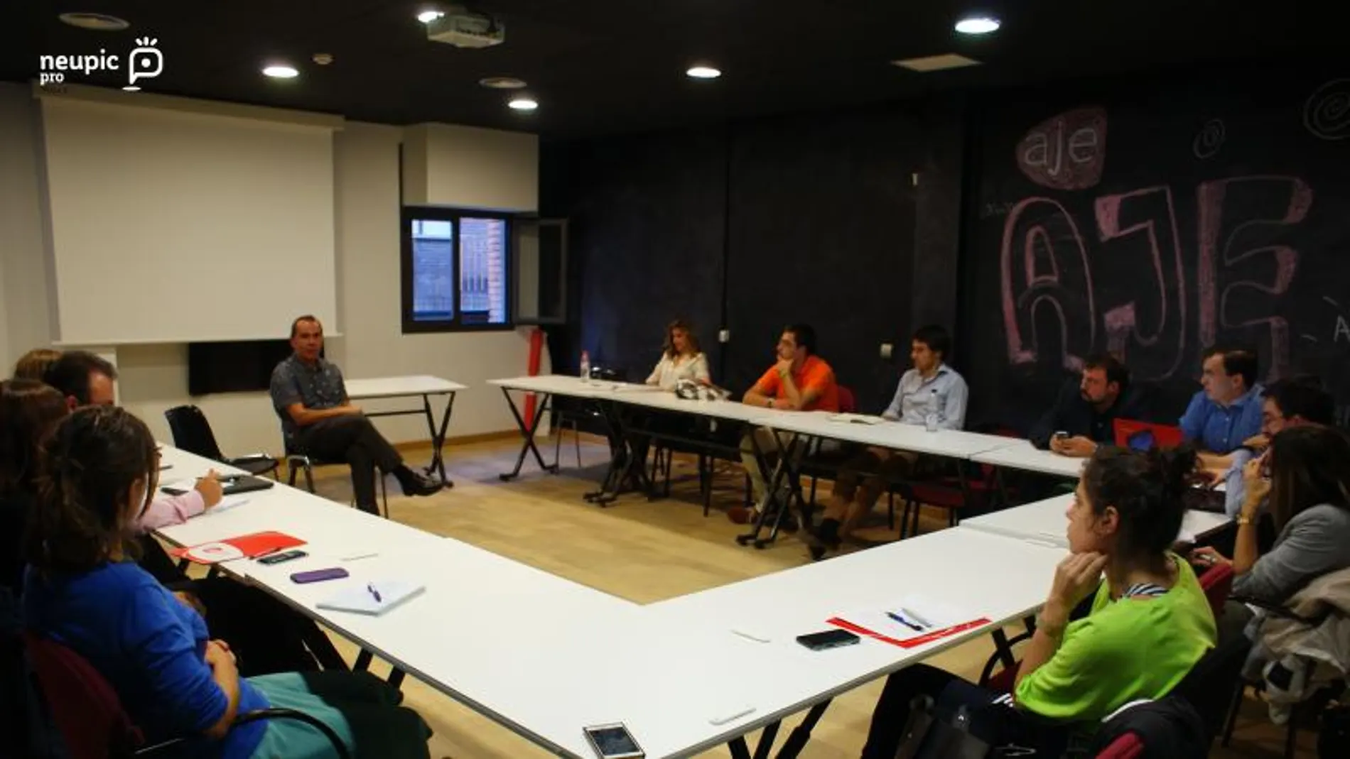 Los asistentes al taller en AJE Madrid