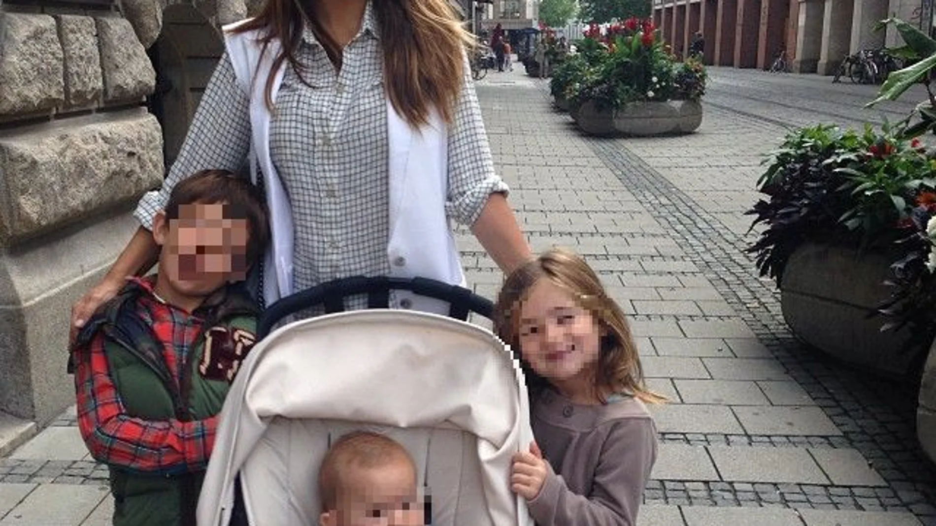 La familia de Xabi Alonso ya pasea por Múnich