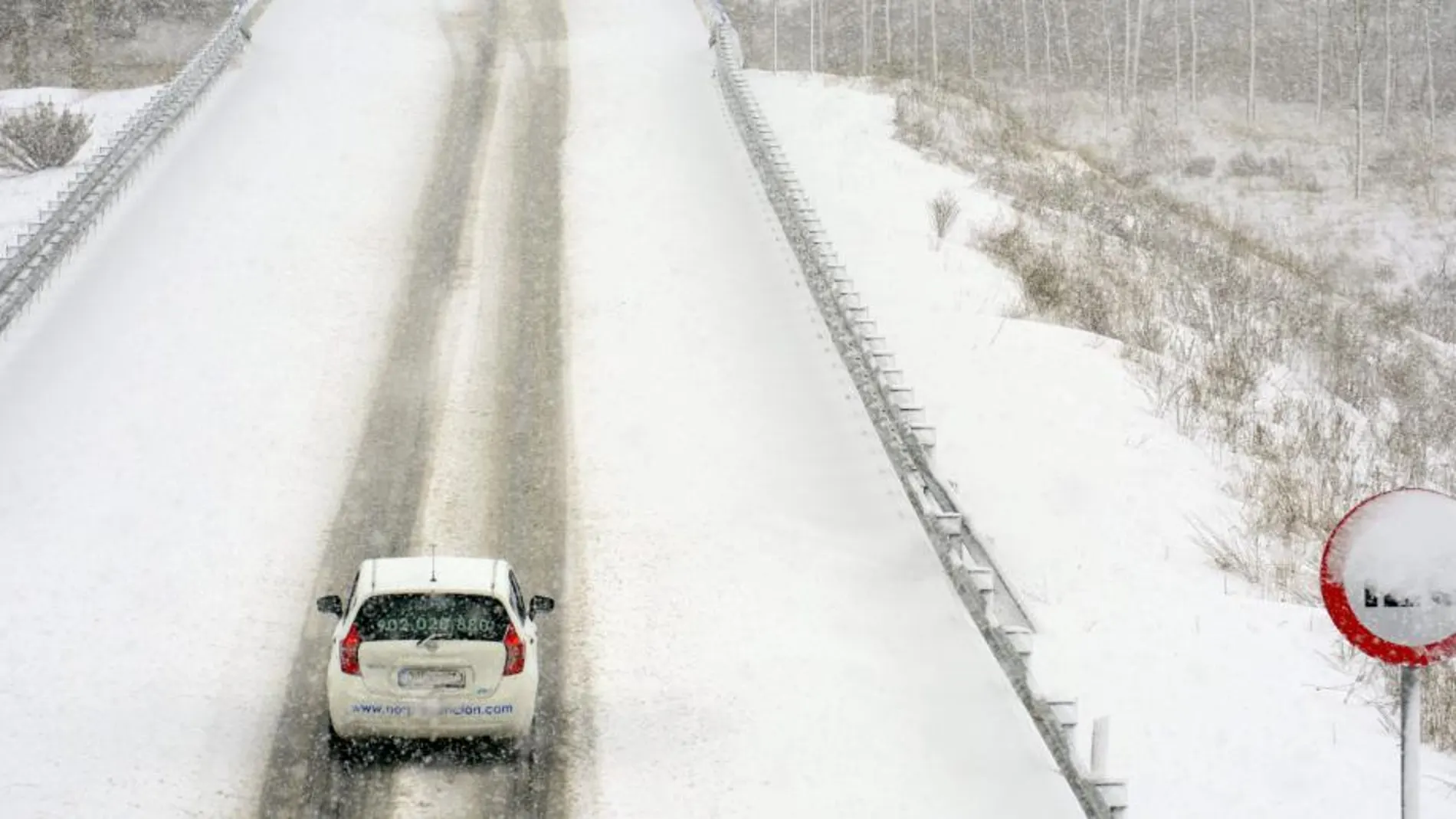 La autovía A-67 (Palencia-Santander) a la altura de Herrera de Pisuerga