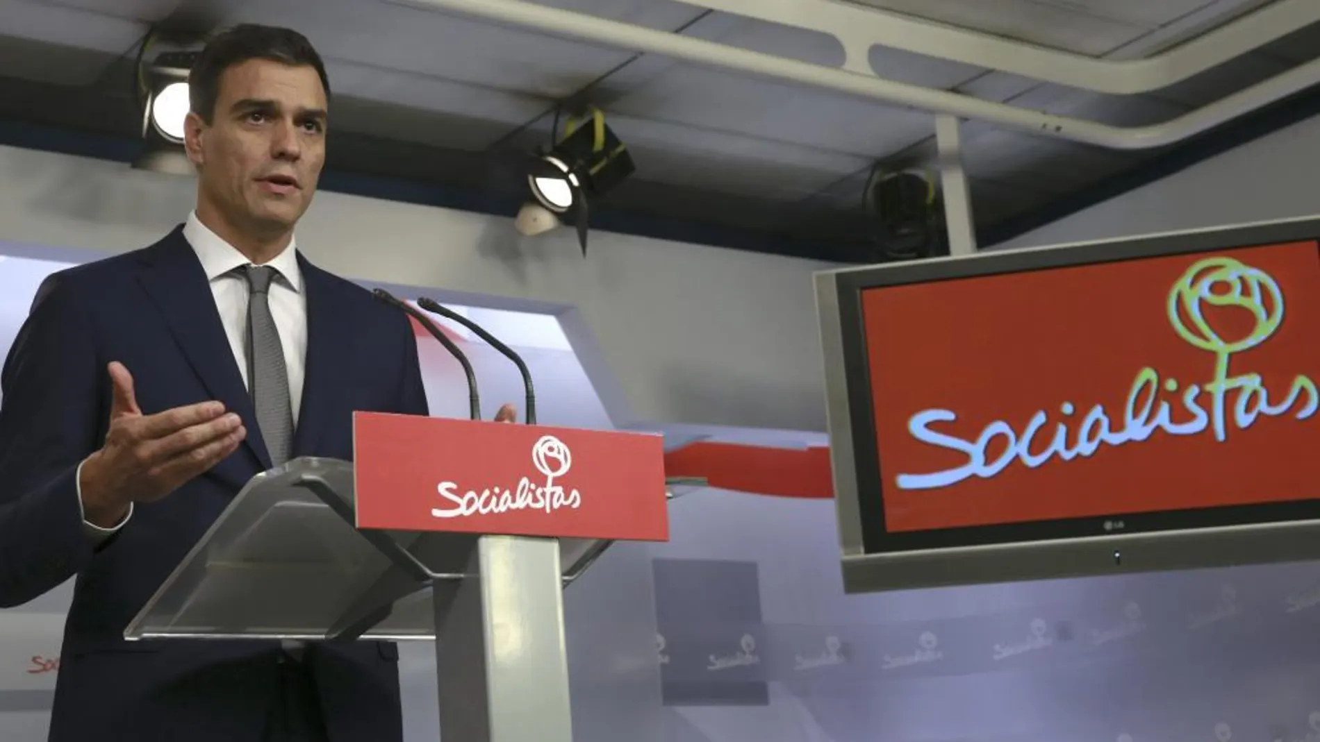 El secretario general del PSOE, Pedro Sánchez, durante la rueda de prensa posterior a la reunión de la comisión permanente de la Ejecutiva del partido