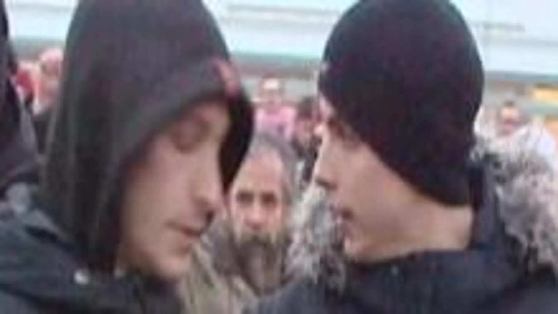 El «bukanero» detenido con explosivos el 14-N, recibido con champán y flores