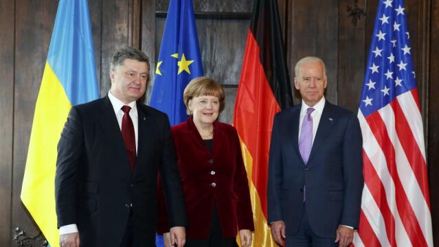 Petro Poroshenko, Angela Merkel y Joe Biden hoy en Múnich.