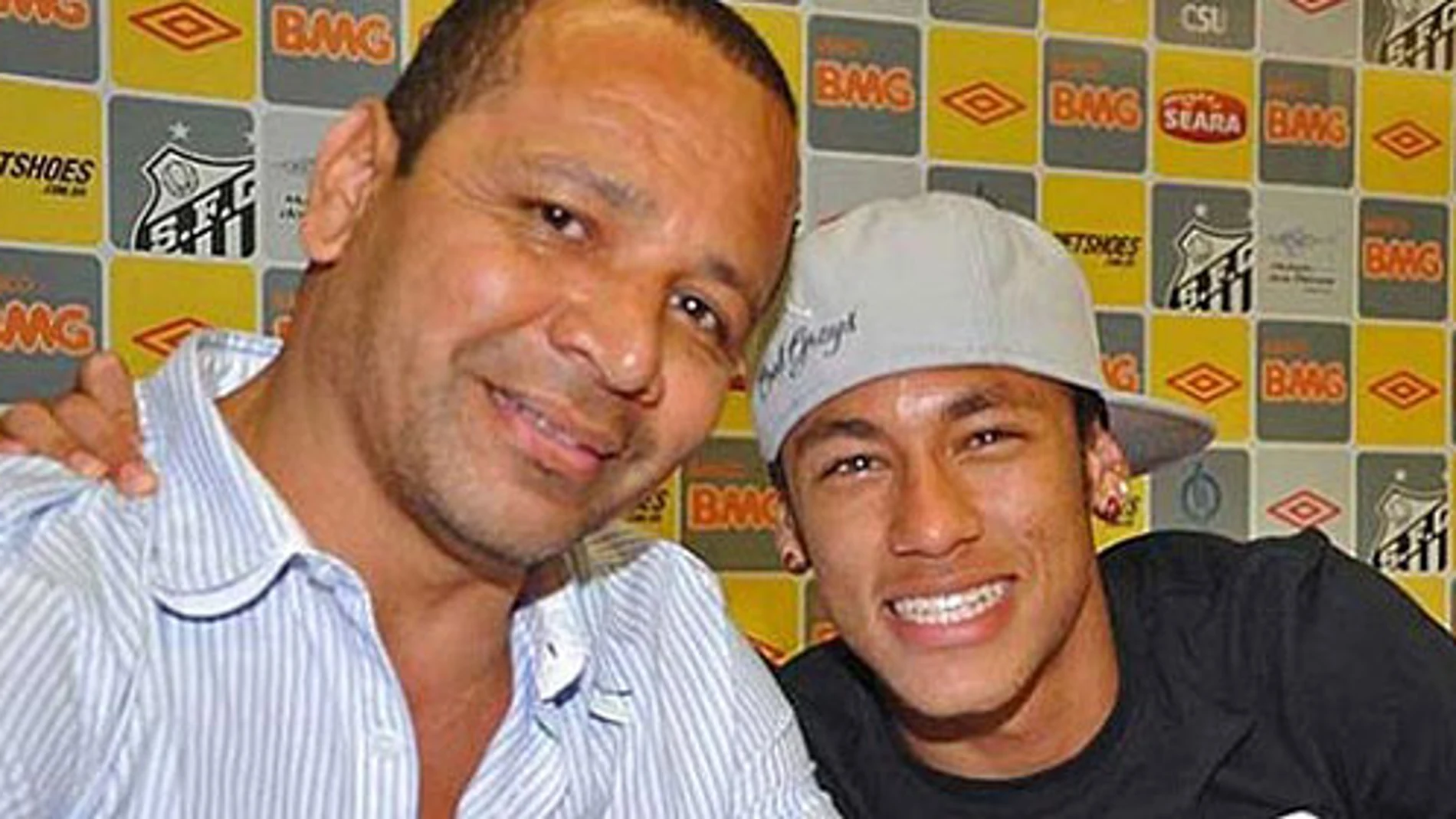 Neyamr, junto a su padre