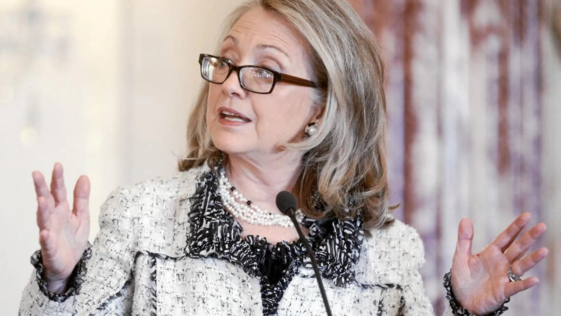 Clinton se mostró ayer sonriente y segura