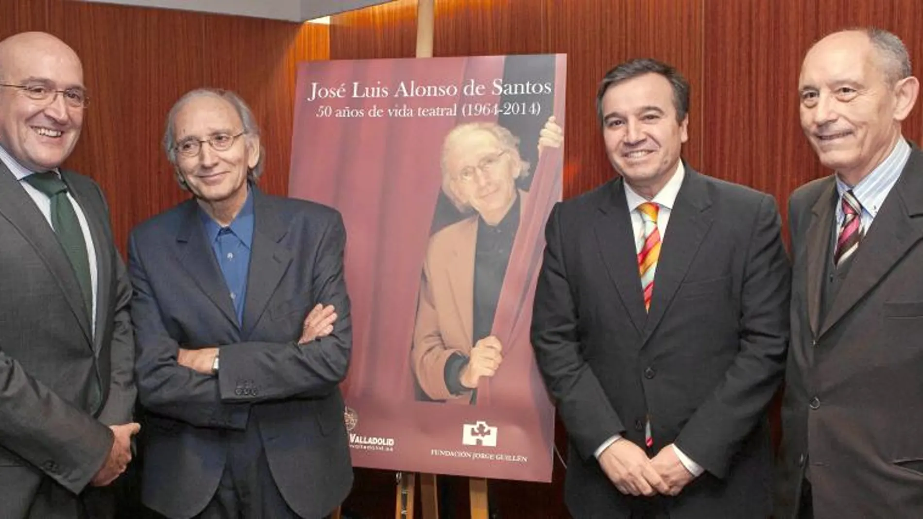El presidente de la Diputación de Valladolid, Jesús Julio Carnero, junto a José Luis Alonso de Santos, José Ramón Alonso y Antonio Piedra, en la inauguración de la exposición