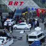 Exterior de la estación sur de ferrocarril de Urumqi, después de una explosión que ha causado la muerte a varias personas y heridas a otras tantas.