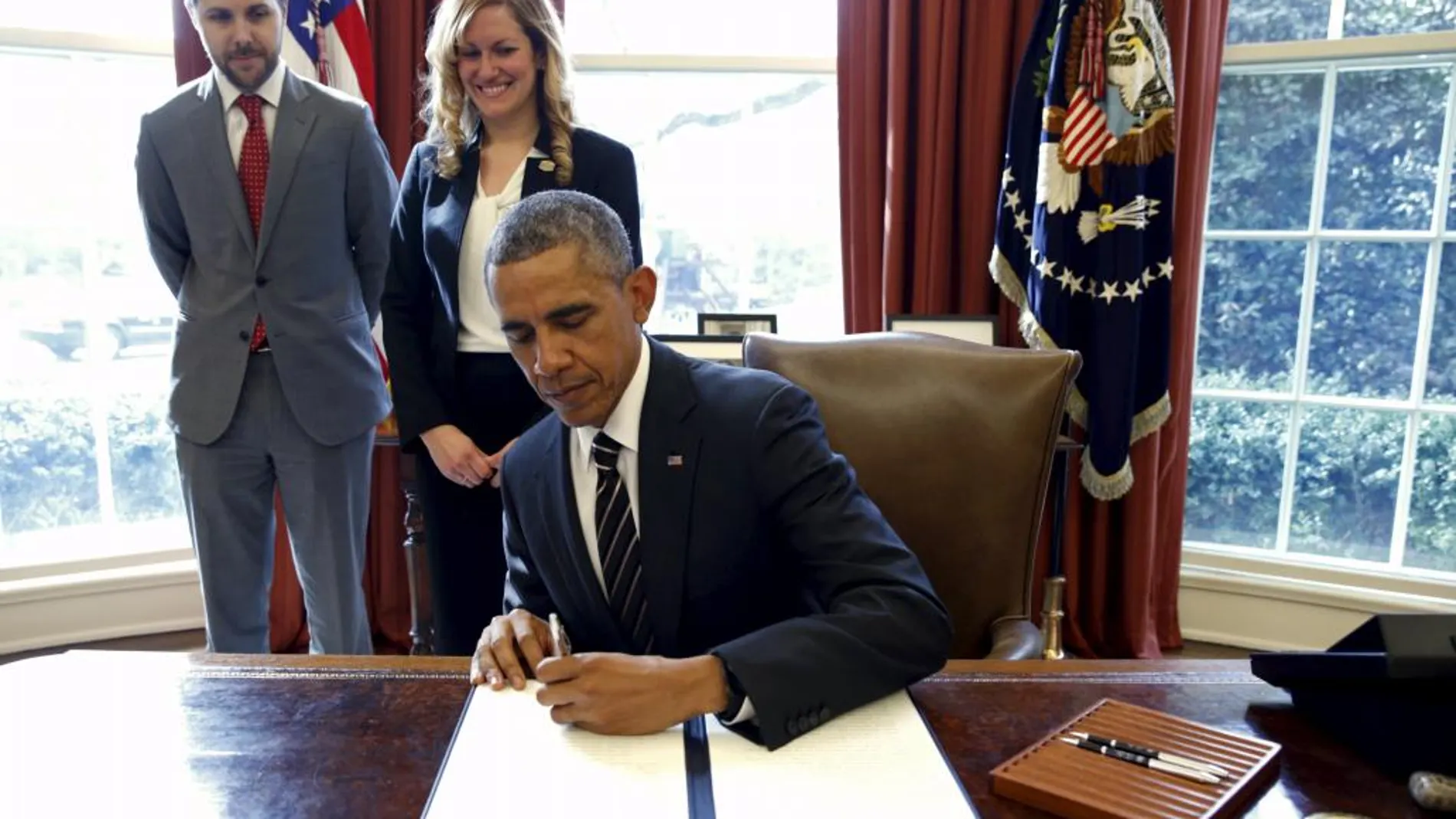 Obama, durante la firma este jueves de la orden para reducir las emisiones de efecto invernadero