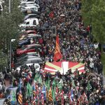 Miles de personas han reclamado hoy por las calles de Pamplona el derecho a decidir en la manifestación del Aberri Eguna.