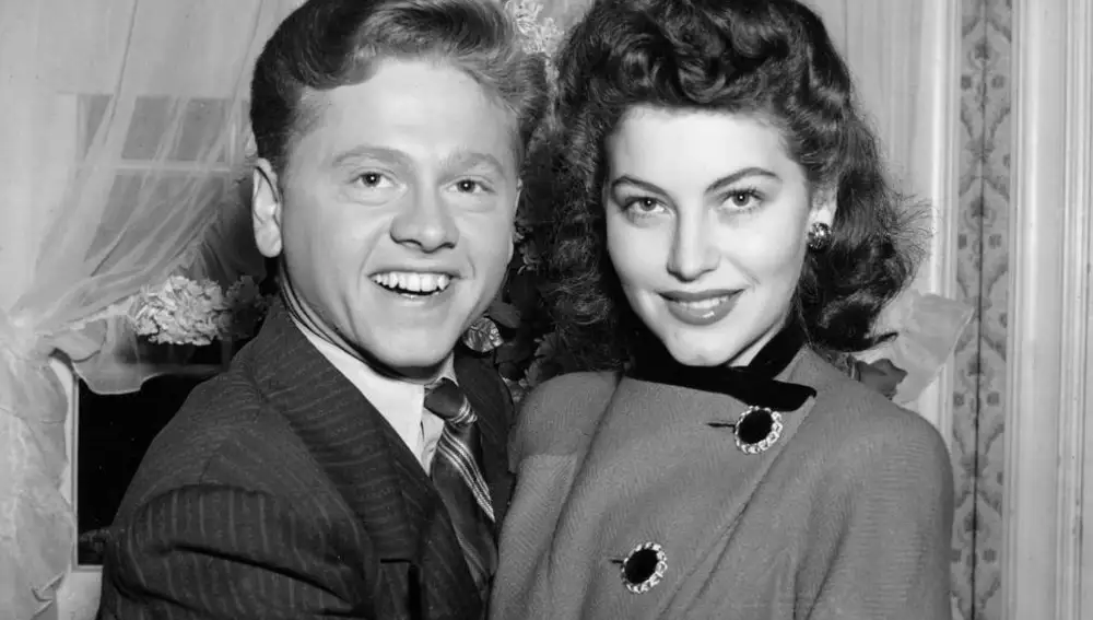 Mickey Rooney se casó en ocho ocasiones y sus primeras nupcias fueron con Ava Gardner en 1942