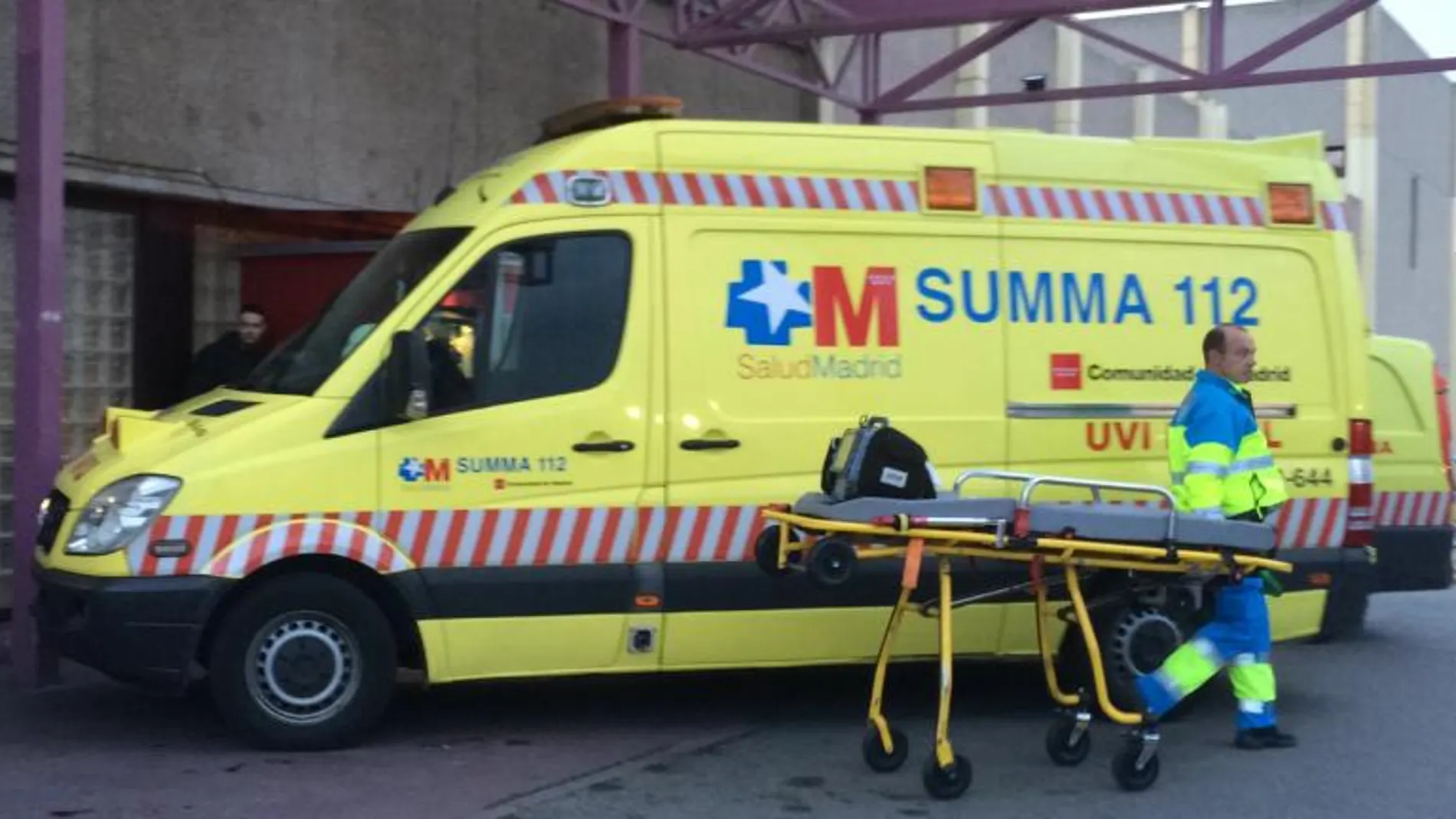 La ambulancia que ha trasladado a uno de los heridos al hospital de Getafe