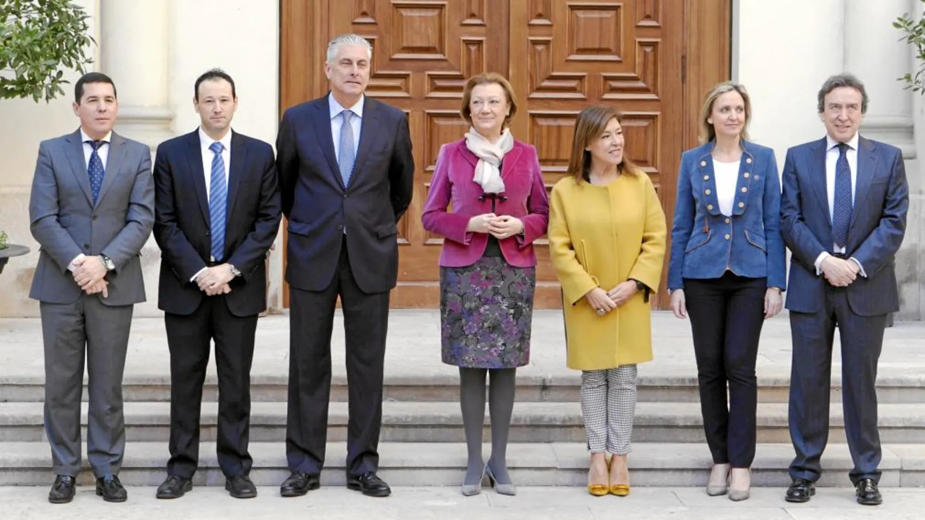 Los seis consejeros de las Autonomías que defienden que se tenga en cuenta la dispersión geográfica, con la presidenta de Aragón