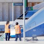 Un tren de alta velocidad francés ayer en la estación de Figueres, que desde hoy ya estará conectada con Madrid